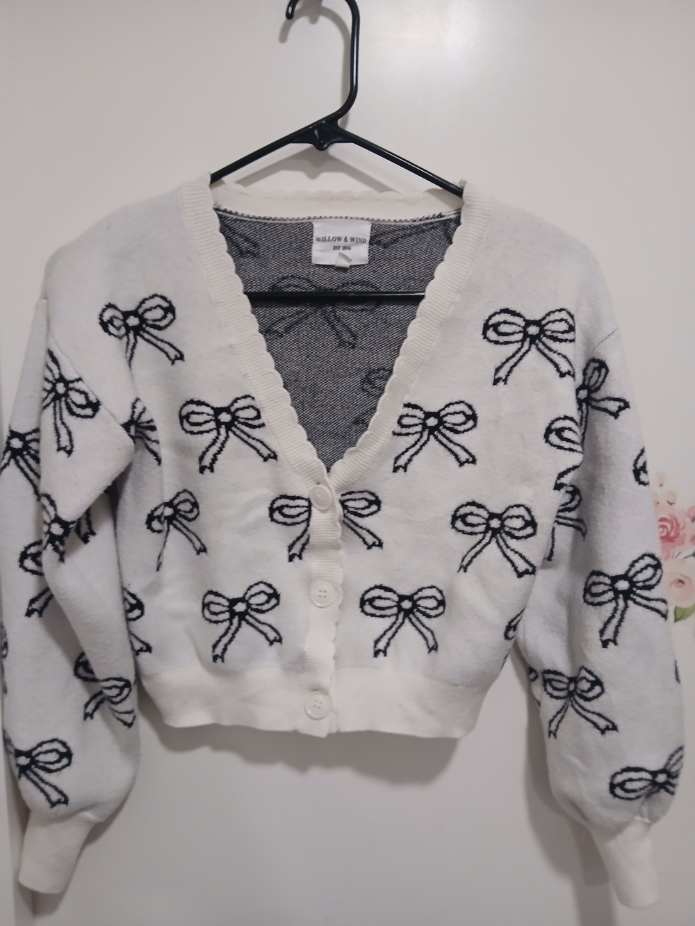 Willow & Finn White Bow-Pattern V-Neck Cardigan